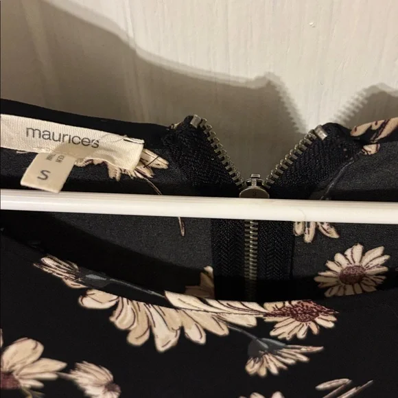 Lot of Maurice’s work wear tops all M except black top is small - Picture 10 of 10